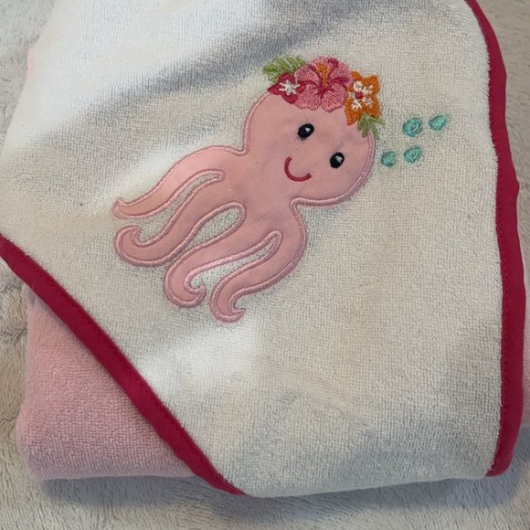 Luvable Friends Baby Hooded Towel with 4 Washcloths 30x30 NWOT - Picture 2 of 8